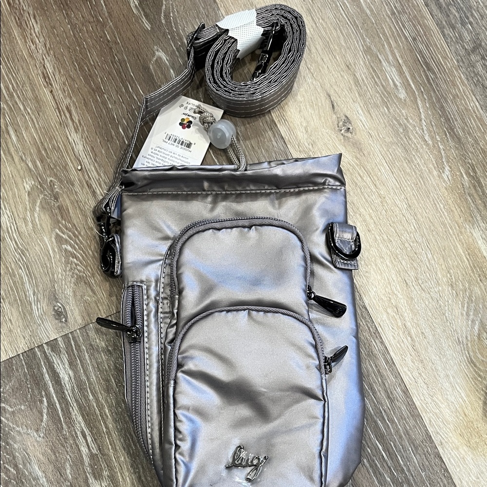 Nwt lug HUGGIE SE METALLIC PEARL